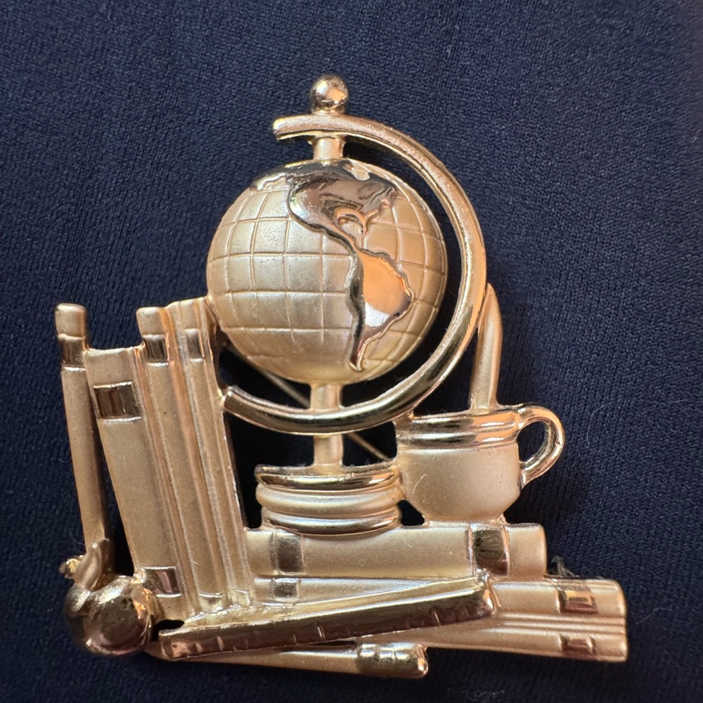 NEW gift BROOCH Pin Teacher SCHOOL COLLEGE Graduation THEME Perfect Gift  NEW